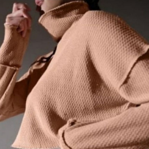 UO camino pinkish pastel salmon crop funnel neck long sleeve top - Picture 2 of 3